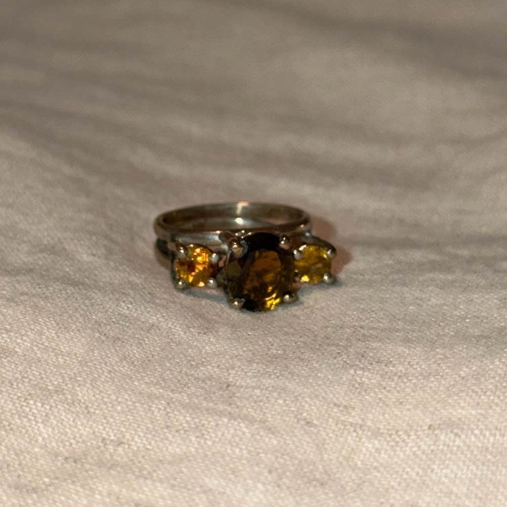 Vintage Elegant Silver and Yellow Gemstone Ring